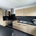 Rénovation de cuisine avec effet bois clair à Colmar proche de Mulhouse