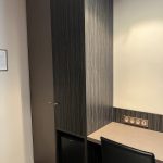 Rénovation en adhésif effet cuir, bureau, armoire pour Best Western Monopole Métropole à Strasbourg